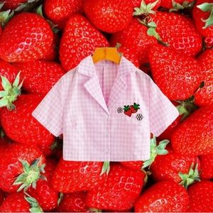ROMWE STRAWBERRY & GINGHAM CROPPED BLOUSE WOMENS 6/8/M
